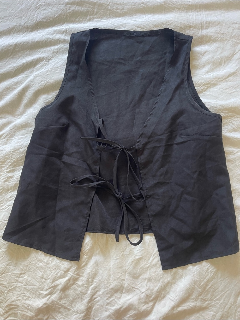 SHEIN Black Tie-Front Sleeveless Vest